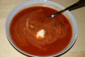 Soupe aux haricots blancs et à la tomate